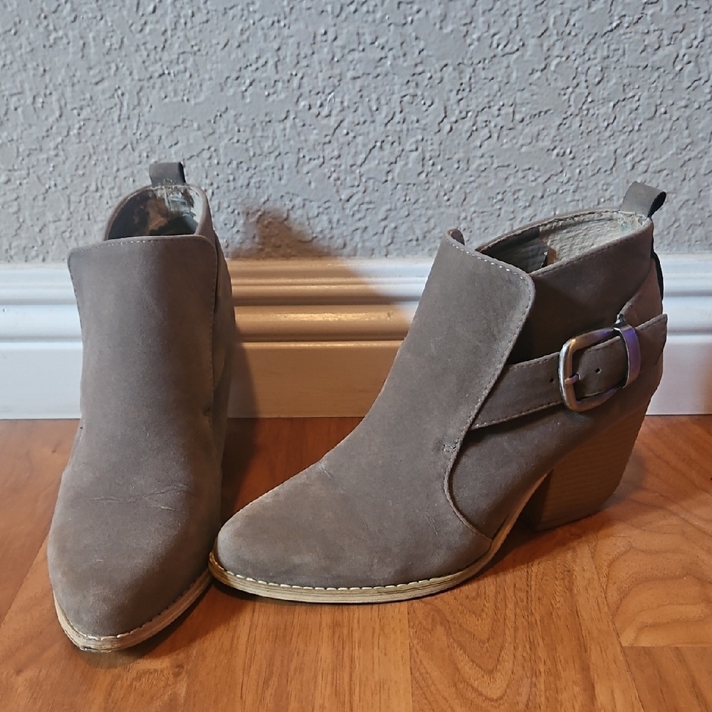 Stylish Women's Taupe Ankle Boots